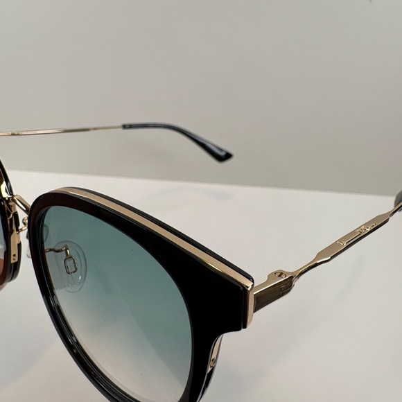 MCQ Sunglasses - MQ0278SA 003 - 54•21•145 Alexander McQueen Sunglasses -Unisex- - Picture 13 of 15